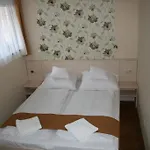Piroska Csárda és Panzió Alojamento de Acomodação e Pequeno-almoço