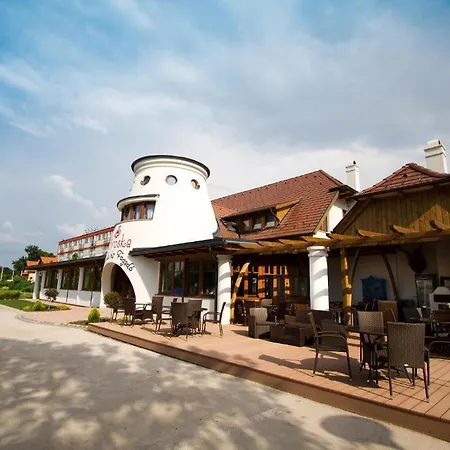 Piroska Csarda Es Panzio ベッド・アンド・ブレックファスト